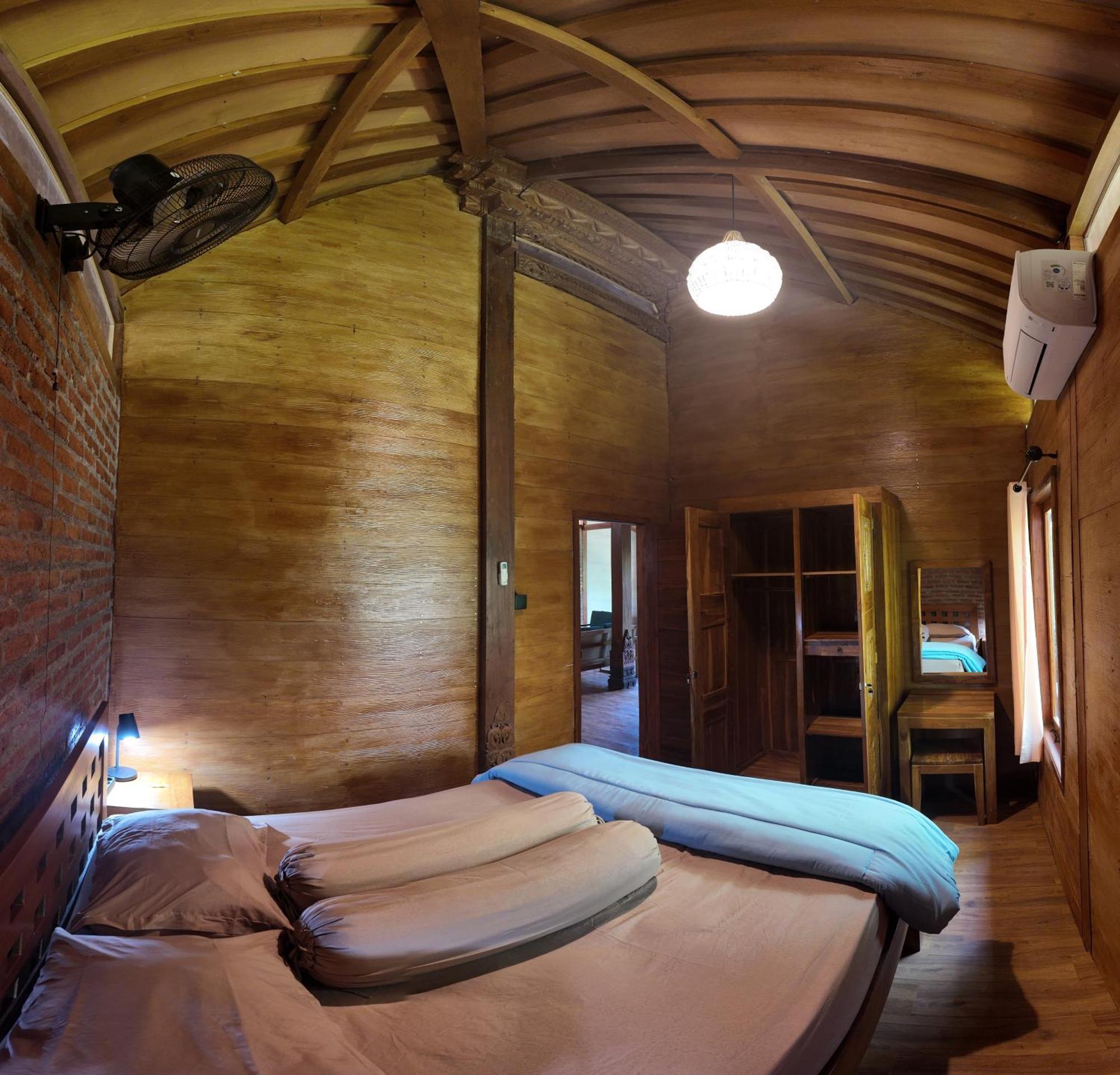 Вилла Private Joglo In Heart Of Sanur Экстерьер фото