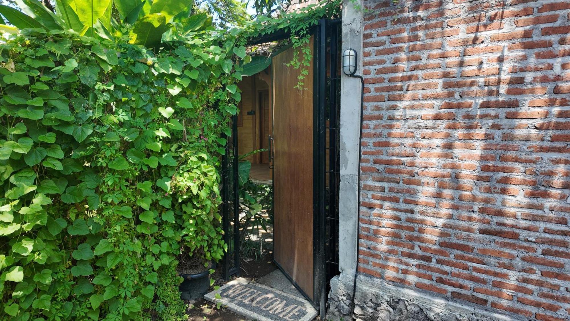Вилла Private Joglo In Heart Of Sanur Экстерьер фото
