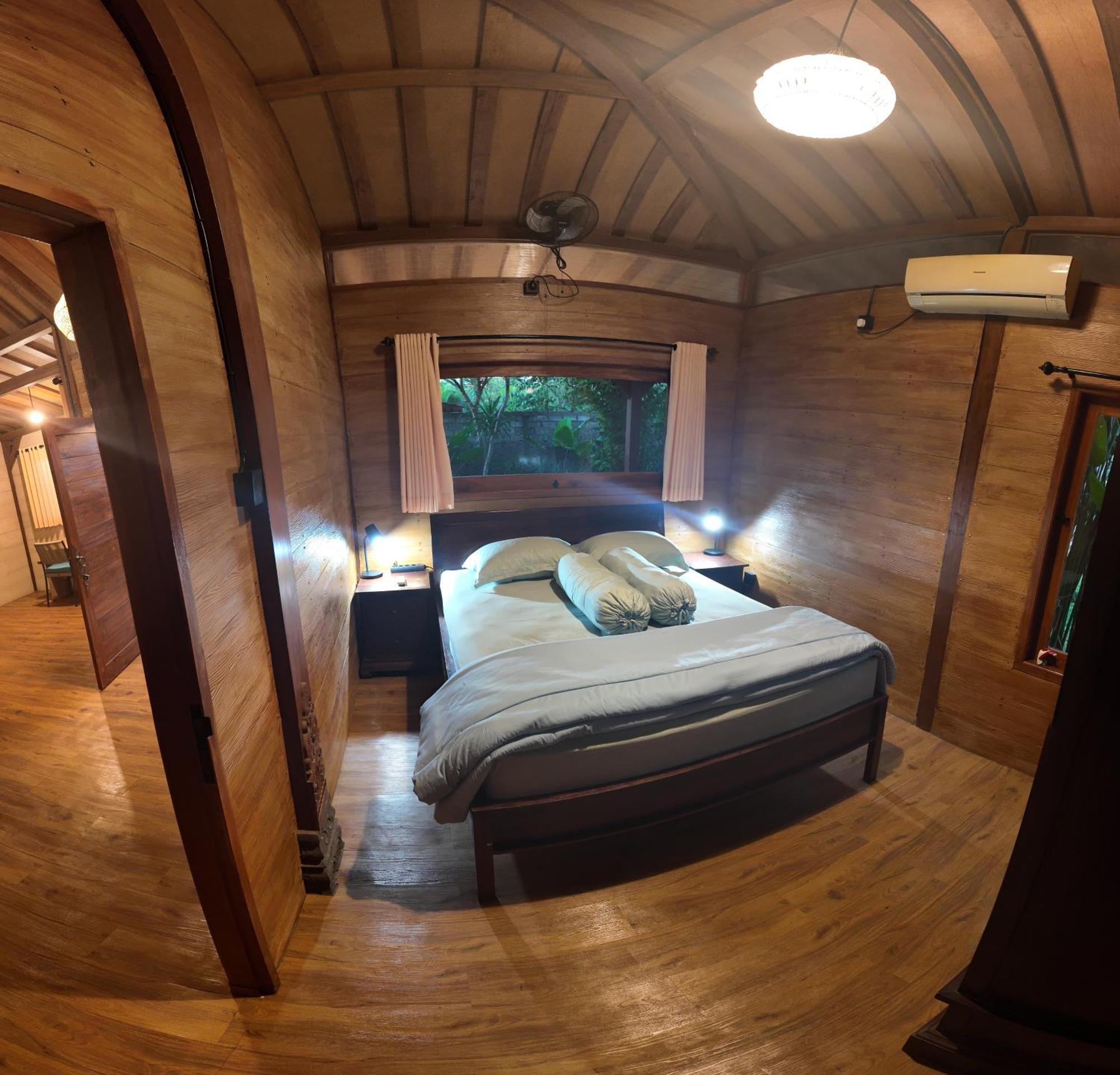 Вилла Private Joglo In Heart Of Sanur Экстерьер фото