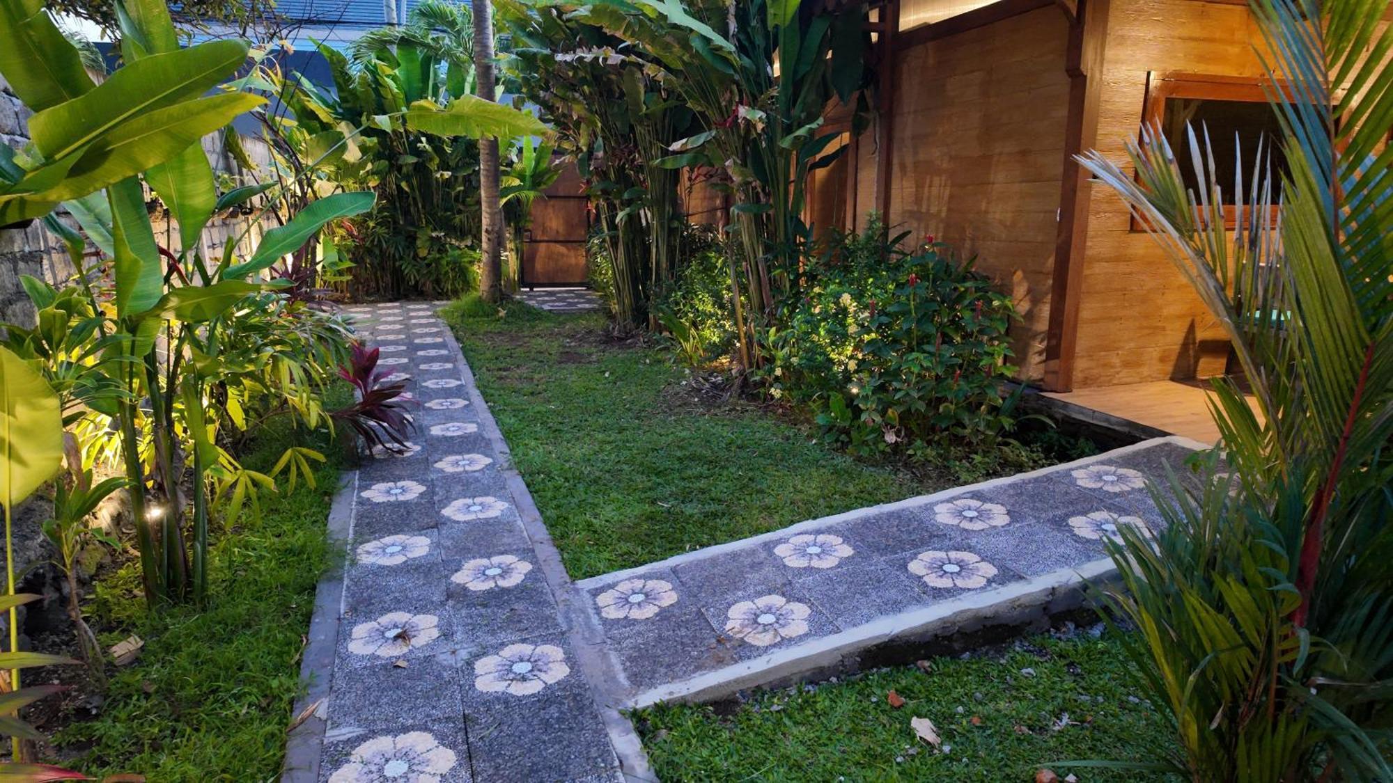 Вилла Private Joglo In Heart Of Sanur Экстерьер фото