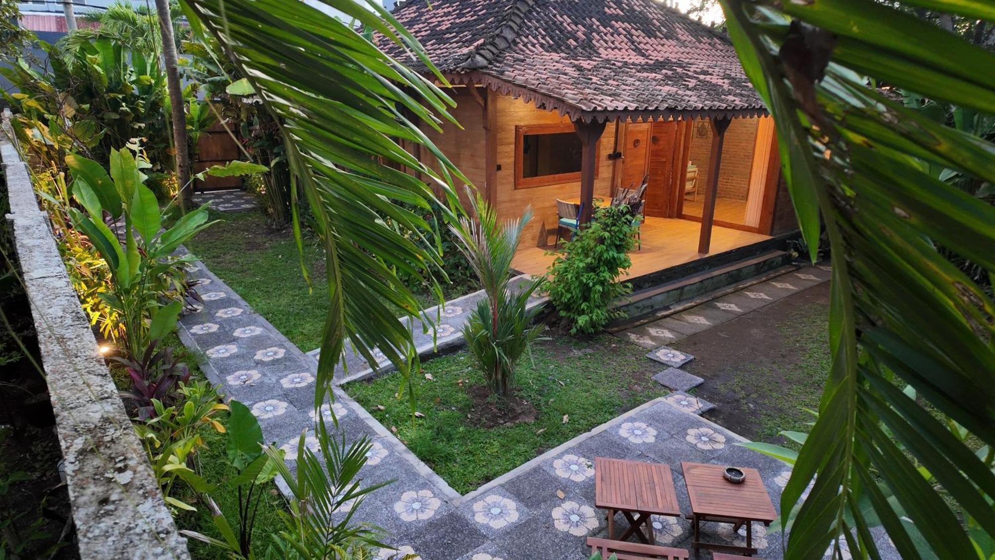 Вилла Private Joglo In Heart Of Sanur Экстерьер фото