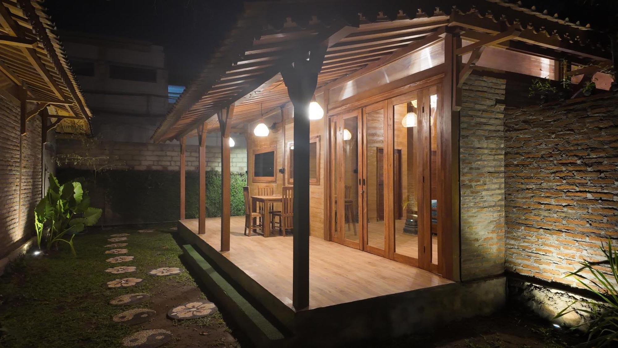 Вилла Private Joglo In Heart Of Sanur Экстерьер фото